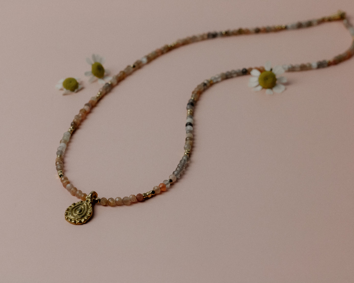 LA LUNA · Mondstein Kette mit vergoldetem Tropfenanhänger