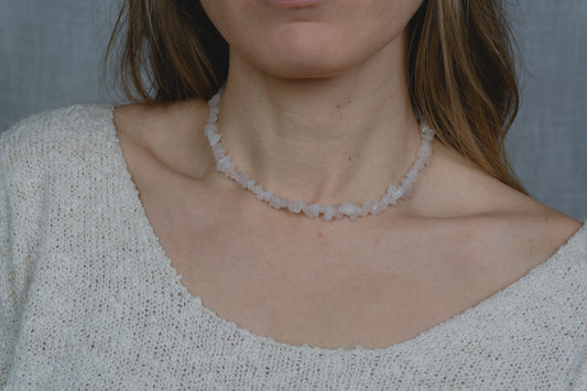 LOVE · Rosenquarz Splitterkette mit Schiebeverschluss