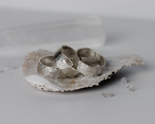 MOONSCAR · Handgemachter Silberring mit Hammerschlag Textur