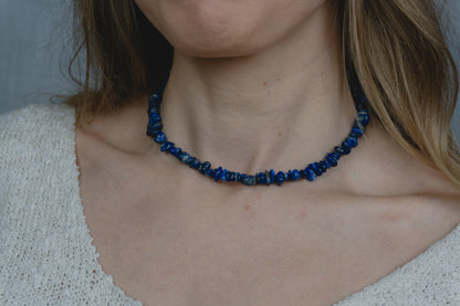 WISDOM · Lapislazuli-Splitterkette mit Schiebeverschluss