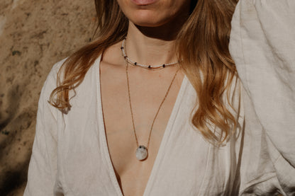 LUMINOUS · weißer Labradorit Trommelstein Kette